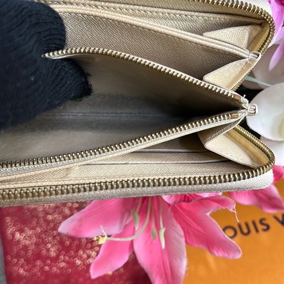 Louis Vuitton Checkered long Wallet - Picture 6 of 8